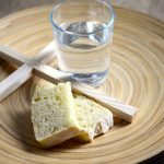 Avondmaal in coronatijd ‘op water en brood’