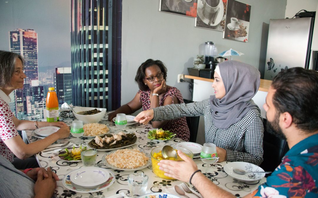 Eetadressen gezocht: nodig vluchtelingen uit de Utrechtse noodopvang uit voor een etentje